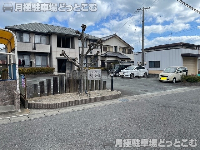 津市下弁財町津興833-1の月極駐車場2