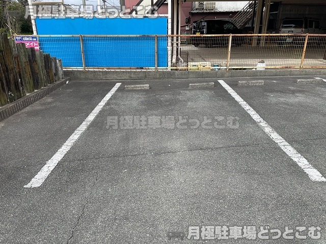 津市下弁財町津興833-1の月極駐車場3