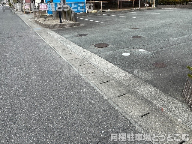 津市下弁財町津興833-1の月極駐車場5
