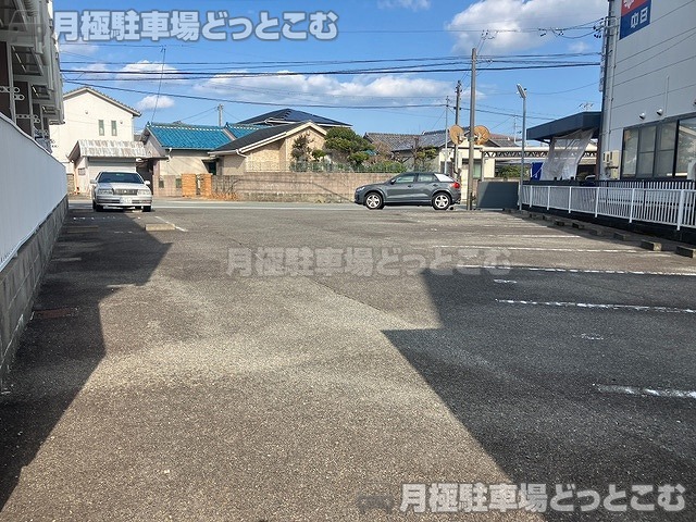 津市久居中町302-1の月極駐車場4