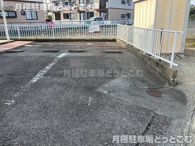 津市久居中町302-1の月極駐車場6
