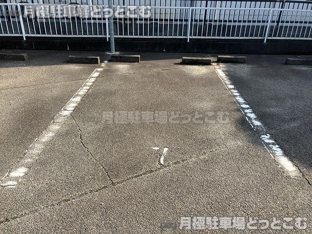 津市久居中町302-1の月極駐車場8