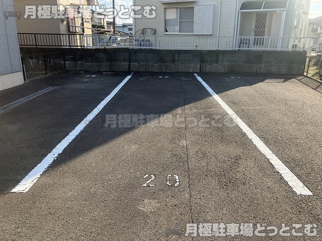 津市久居北口町2693-1の月極駐車場5