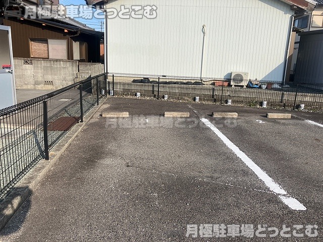 津市久居北口町2693-1の月極駐車場8