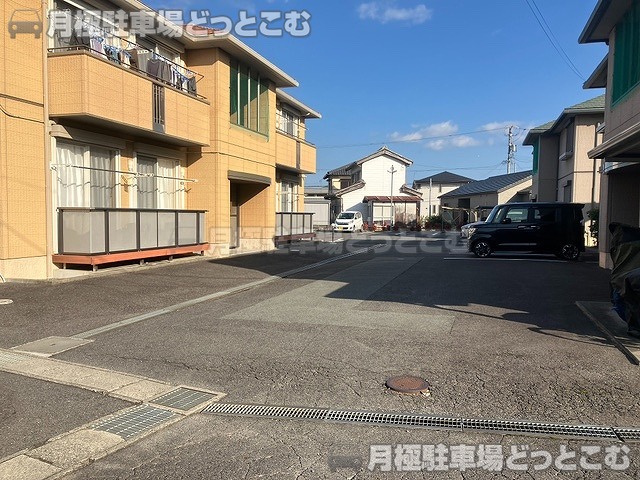 津市久居北口町2693-1の月極駐車場9