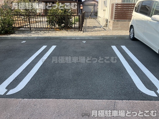 津市久居野村町584-3の月極駐車場5