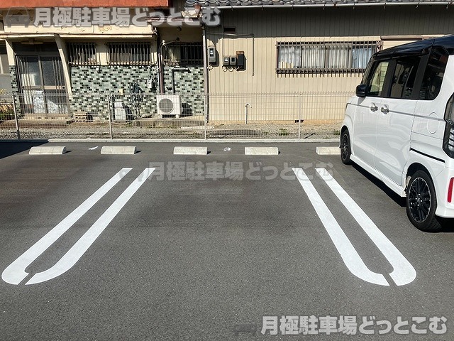 津市久居旅籠町1336番地3の月極駐車場5
