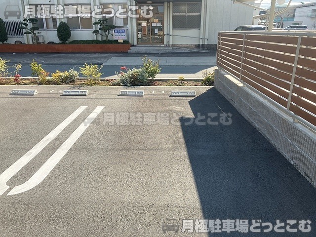 津市久居旅籠町1336番地3の月極駐車場7
