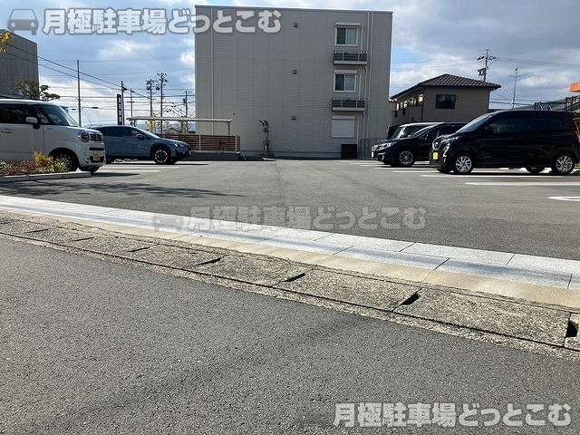 津市久居旅籠町1336番地3の月極駐車場8