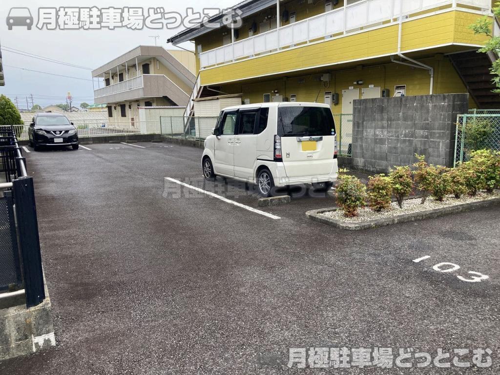 津市栗真町屋町50-31の月極駐車場2