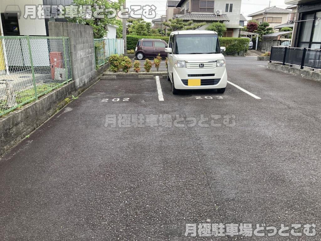 津市栗真町屋町50-31の月極駐車場3