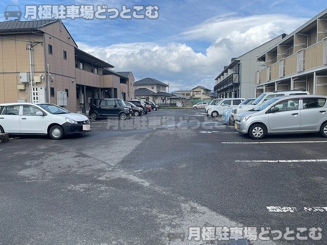 津市栗真町屋町685-1の月極駐車場2
