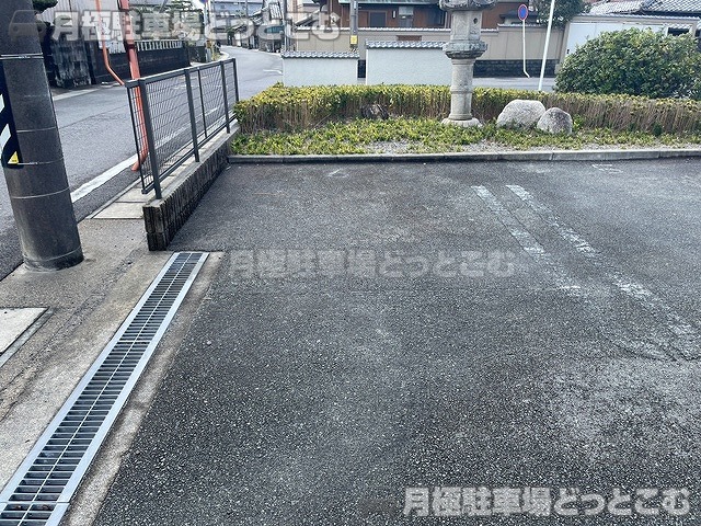 津市栗真町屋町807-3の月極駐車場2