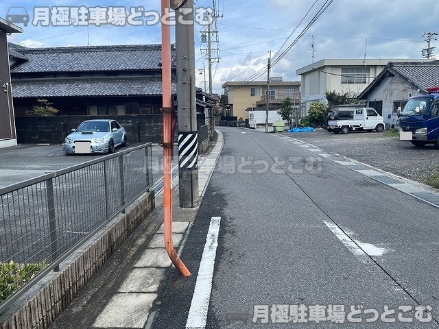 津市栗真町屋町807-3の月極駐車場4