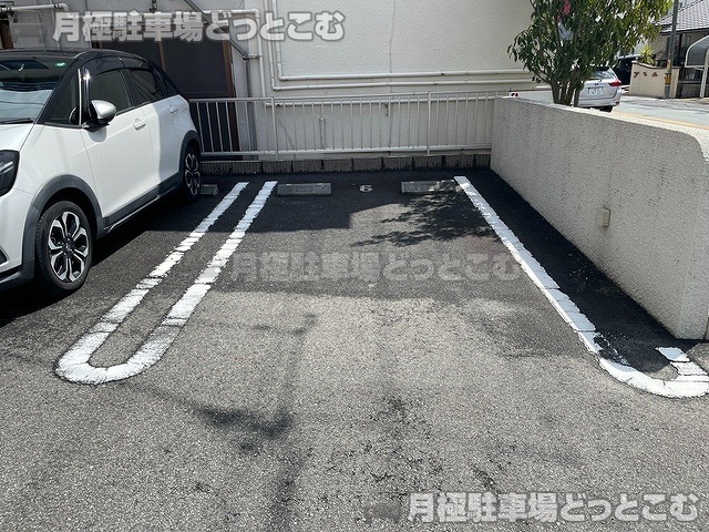 津市江戸橋1丁目130-5の月極駐車場4