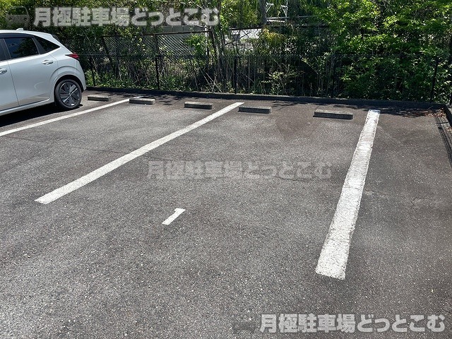 津市白塚町409の月極駐車場4