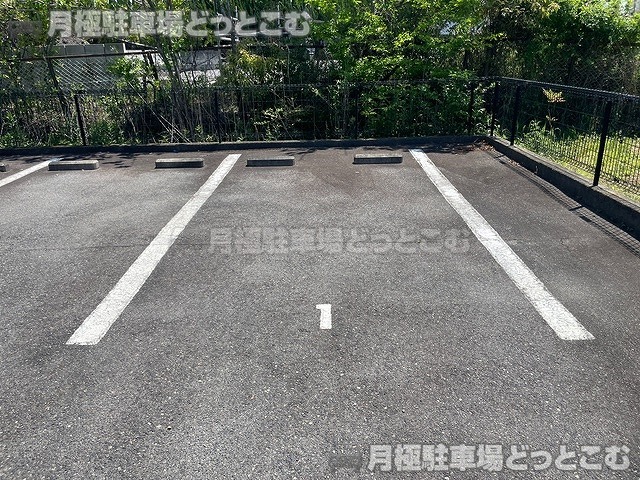 津市白塚町409の月極駐車場5