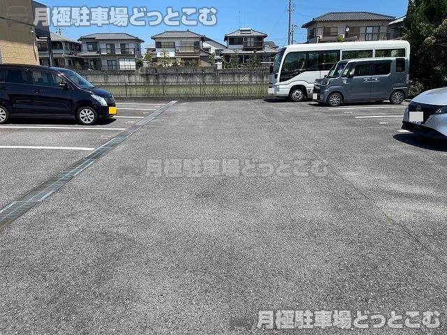 津市白塚町409の月極駐車場6
