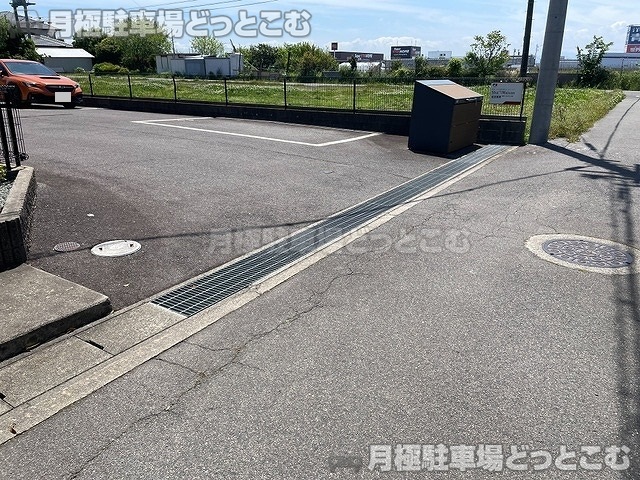津市白塚町409の月極駐車場7