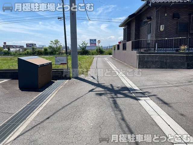 津市白塚町409の月極駐車場8