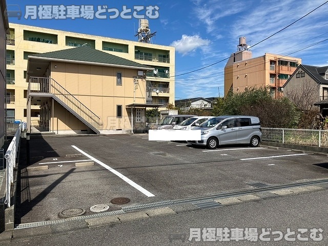 津市末広町2-10の月極駐車場1