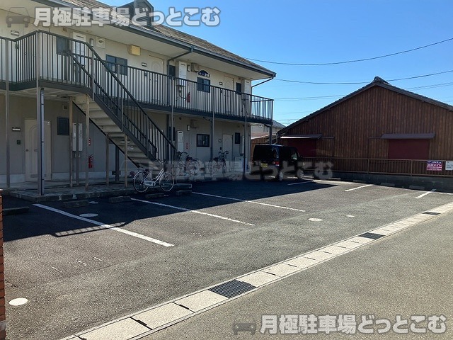 津市柳山津興591-1の月極駐車場1