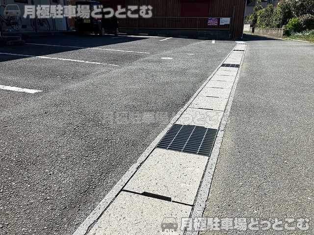 津市柳山津興591-1の月極駐車場8