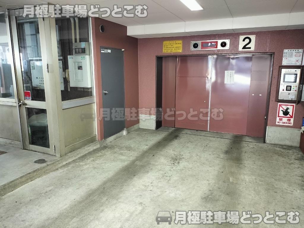 名古屋市中区栄1丁目22-7の月極駐車場2