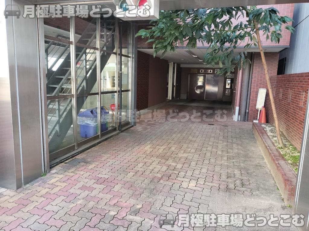 名古屋市中区栄1丁目22-7の月極駐車場6
