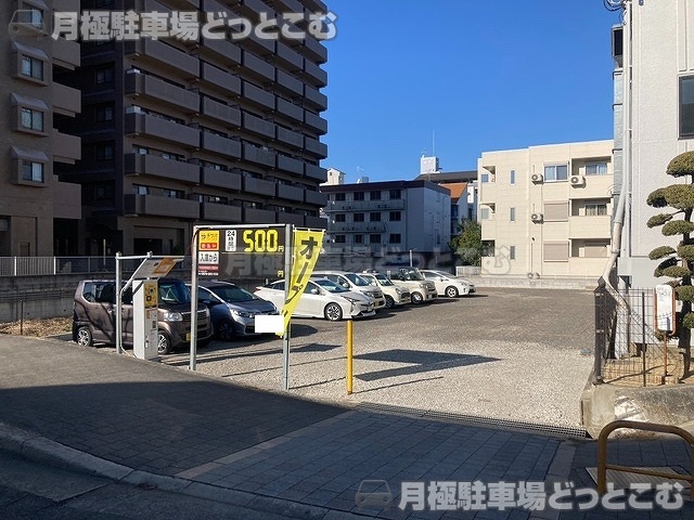 富田林市喜志町3-983-1の月極駐車場1