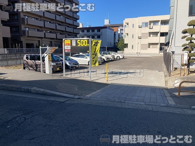 富田林市喜志町3-983-1の月極駐車場3