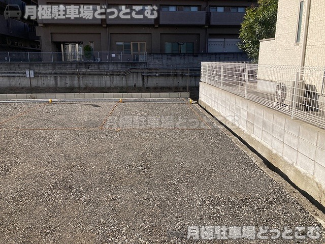 富田林市喜志町3-983-1の月極駐車場4