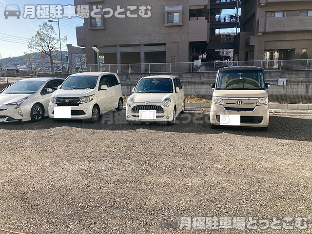 富田林市喜志町3-983-1の月極駐車場8