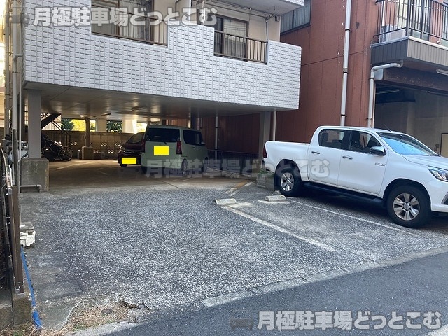 横須賀市小川町27-26の月極駐車場2