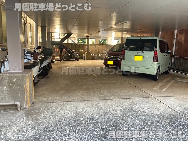 横須賀市小川町27-26の月極駐車場6