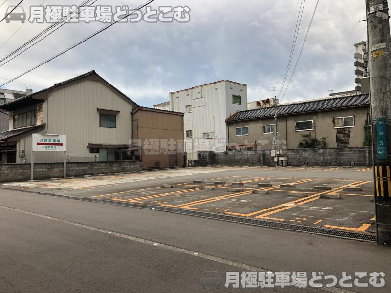 富山市蛯町3-9の月極駐車場2