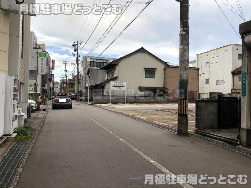 富山市蛯町3-9の月極駐車場3