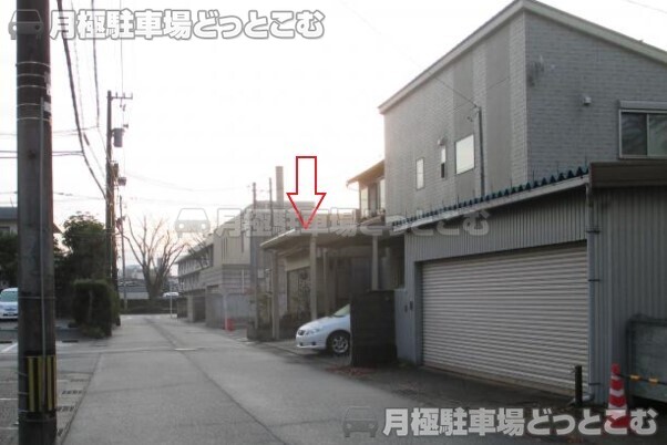 富山市鹿島町二丁目1－4の月極駐車場3