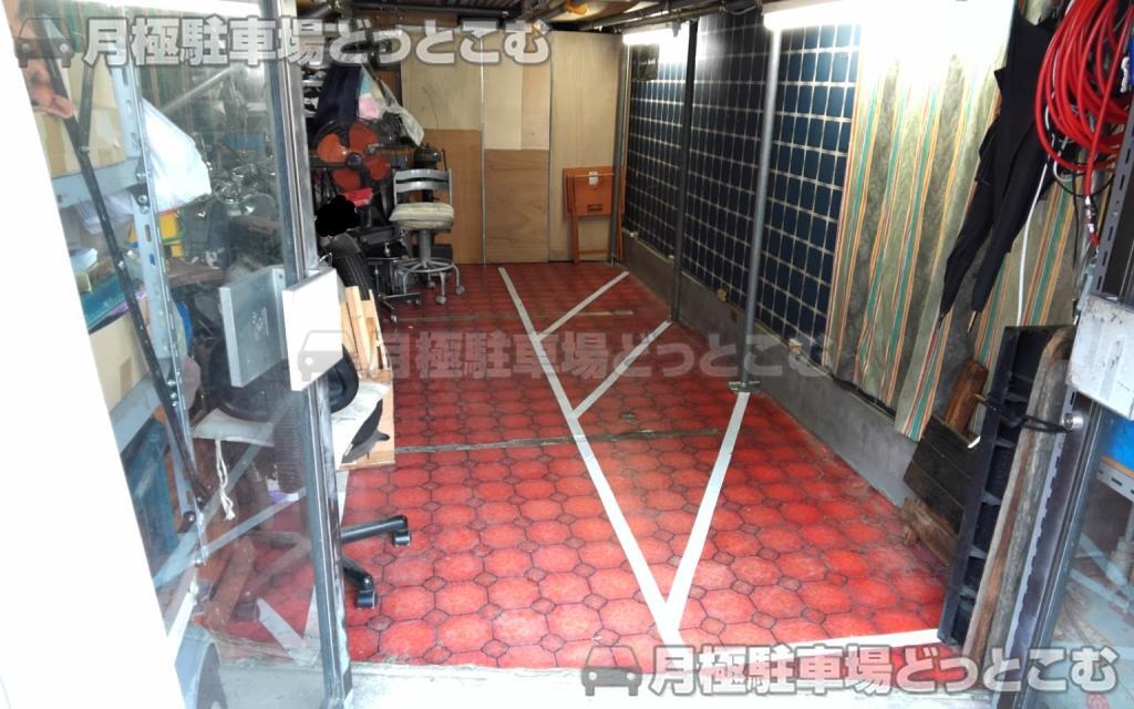 狛江市猪方3丁目28-14-102の月極駐車場1