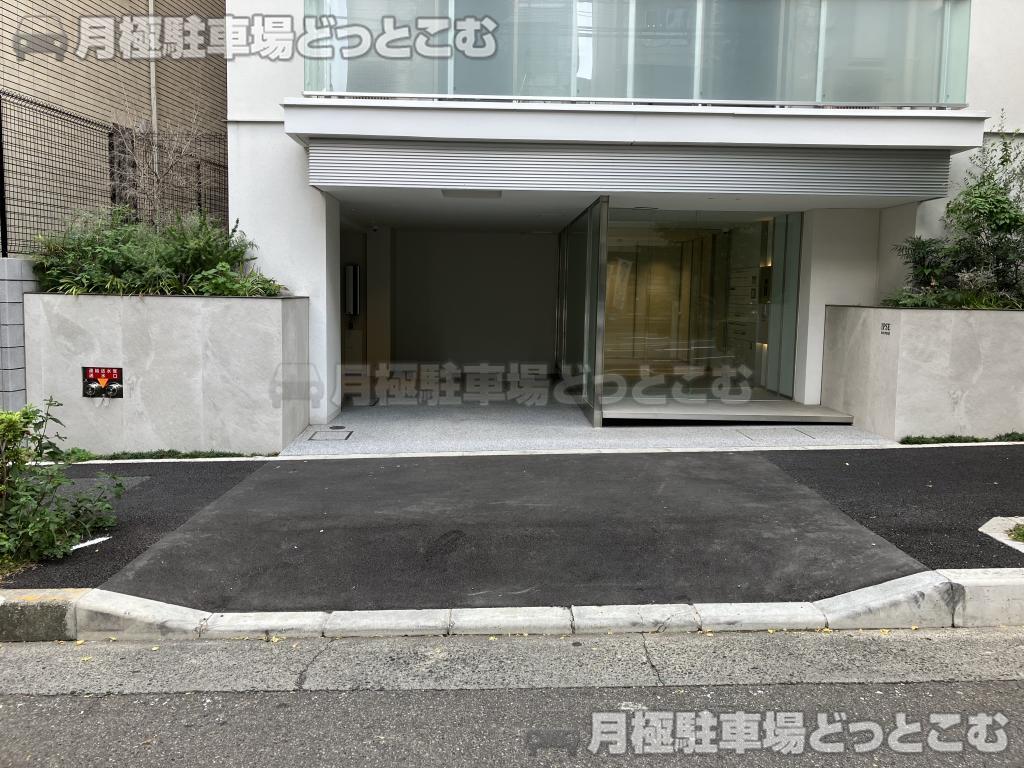 渋谷区広尾3-1-19の月極駐車場2