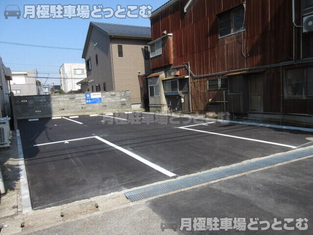 富山市北新町2丁目3-26の月極駐車場2