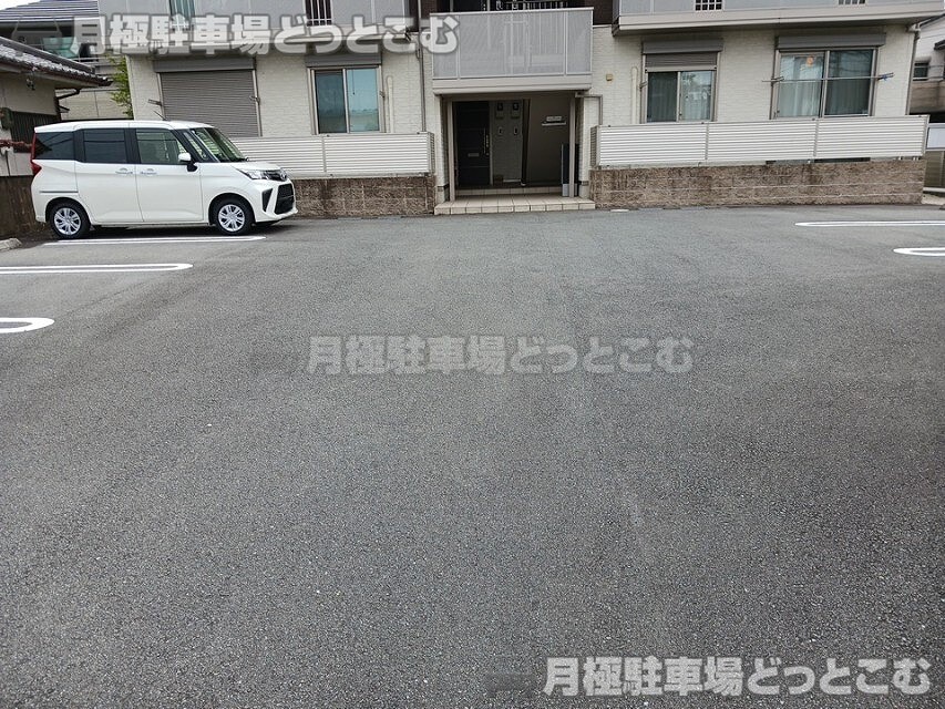 松阪市川井町463-12の月極駐車場5