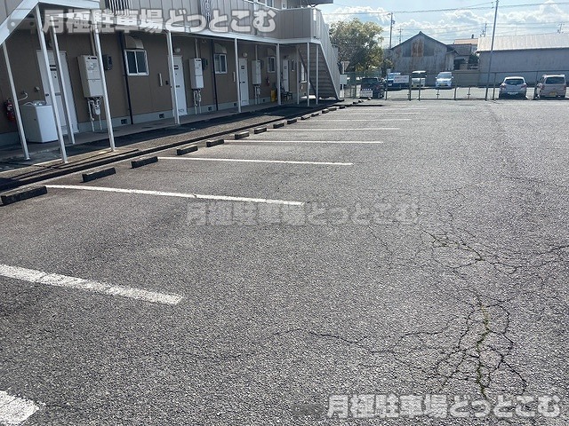 松阪市大黒田町167-2の月極駐車場4