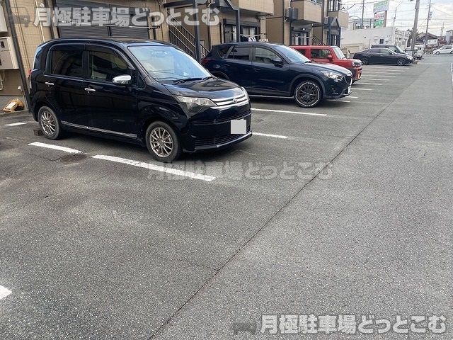 松阪市大黒田町1833の月極駐車場2