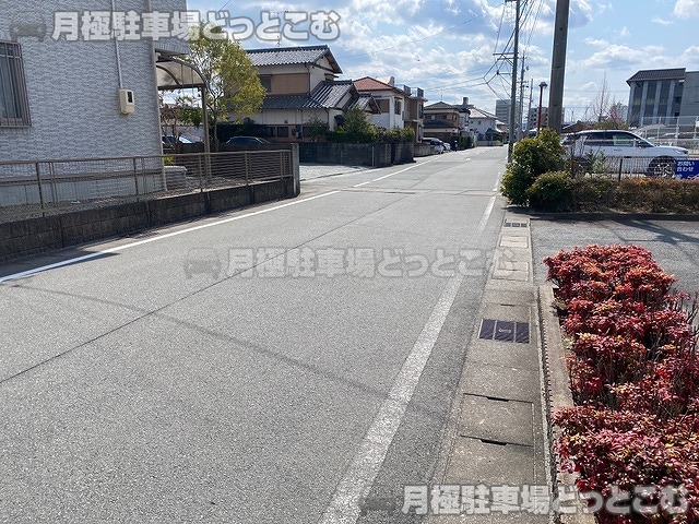 松阪市中央町494-1の月極駐車場6