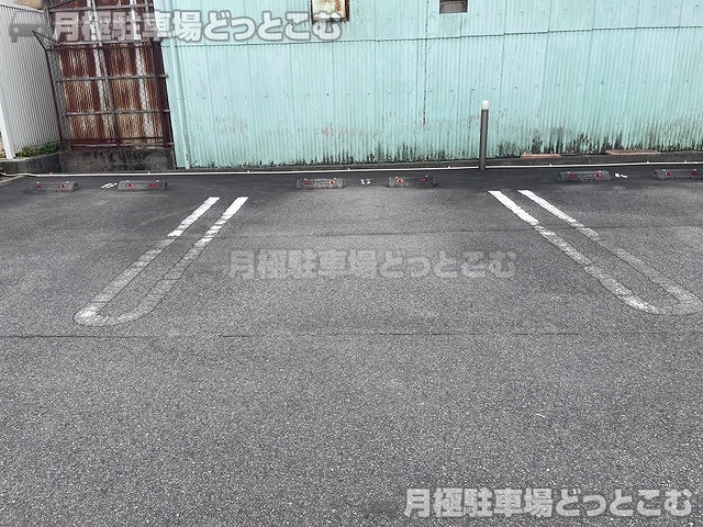 名張市上八町1646-11の月極駐車場7