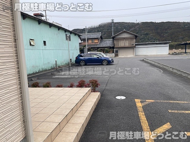名張市上八町1646-11の月極駐車場8
