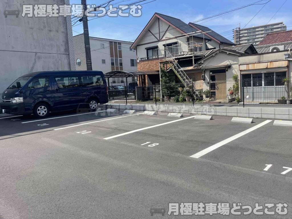 名古屋市中村区二ツ橋町2丁目48の月極駐車場4