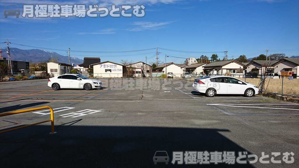 甲府市国母4丁目5-16の月極駐車場2