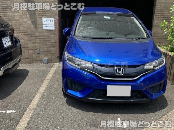 名古屋市千種区小松町6丁目11-1の月極駐車場3